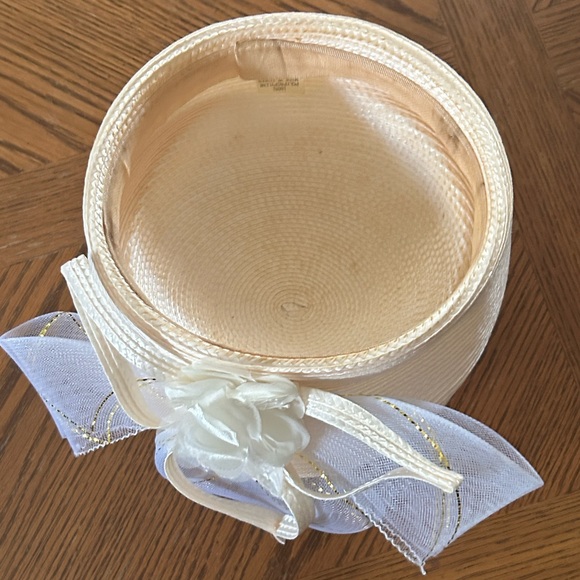 Vintage Cream Fascinator Hat with main image 5